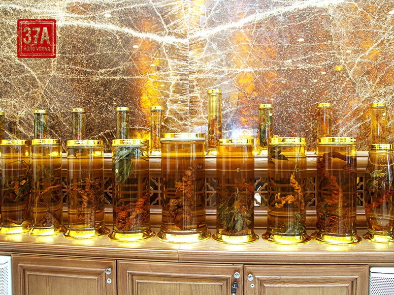 Nhà hàng 37A Hùng Vương là địa chỉ uy tín trưng bày, cung cấp Sâm Ngọc Linh chất lượng đảm bảo, có kiểm định rõ ràng trên từng sản phẩm